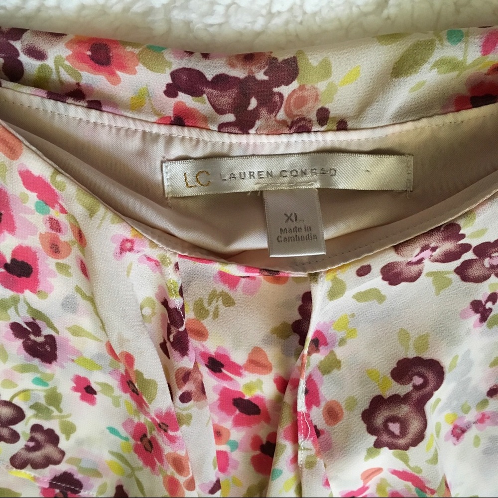 Floral Ruffle Top - Picture 3 of 4